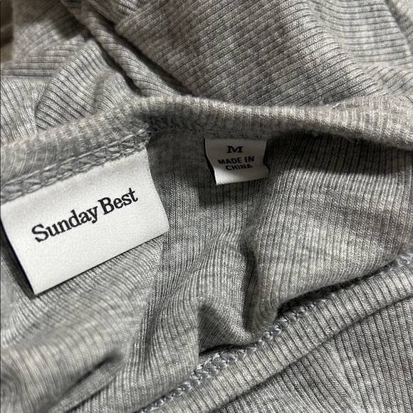 Aritzia Sunday Best Light Gray Crop Top - Picture 3 of 3